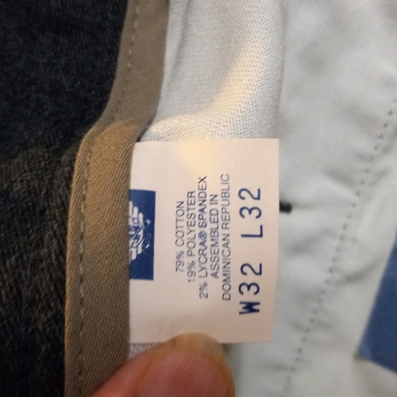 Dockers Khakis 32 x 32 Stretch Heather No Wrinkles Classic Fit Front Pleat Pants - Picture 4 of 10